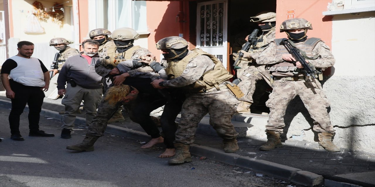 Eskişehir'de polise ateş açan firari yakalandı.