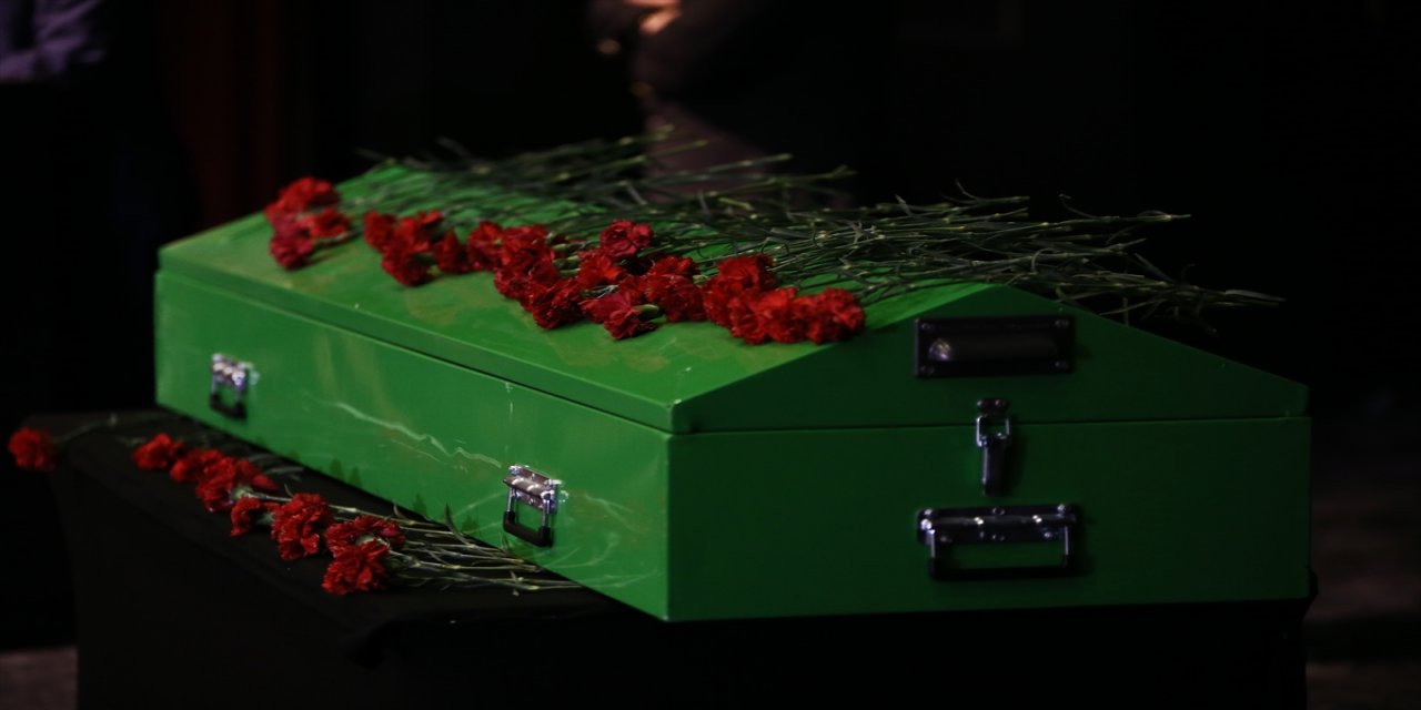 Oyuncu Rıza Akın memleketi Adana'da son yolculuğuna uğurlandı