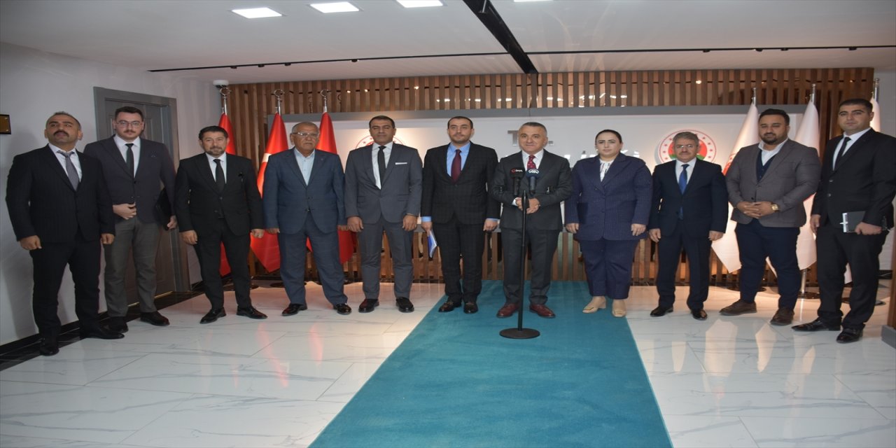 Şırnak Valisi Bilgin iş insanlarını yatırım yapmaya çağırdı.