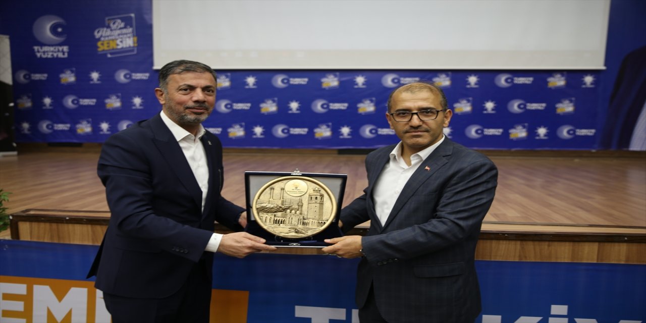 AK Parti Şanlıurfa teşkilatına Türkiye Yüzyılı eğitimi verildi.
