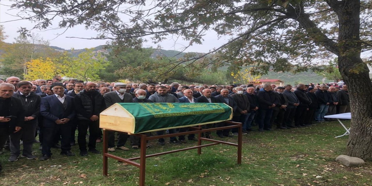 Amasya'daki kazada hayatını kaybedenlerin cenazesi namazı kılındı.