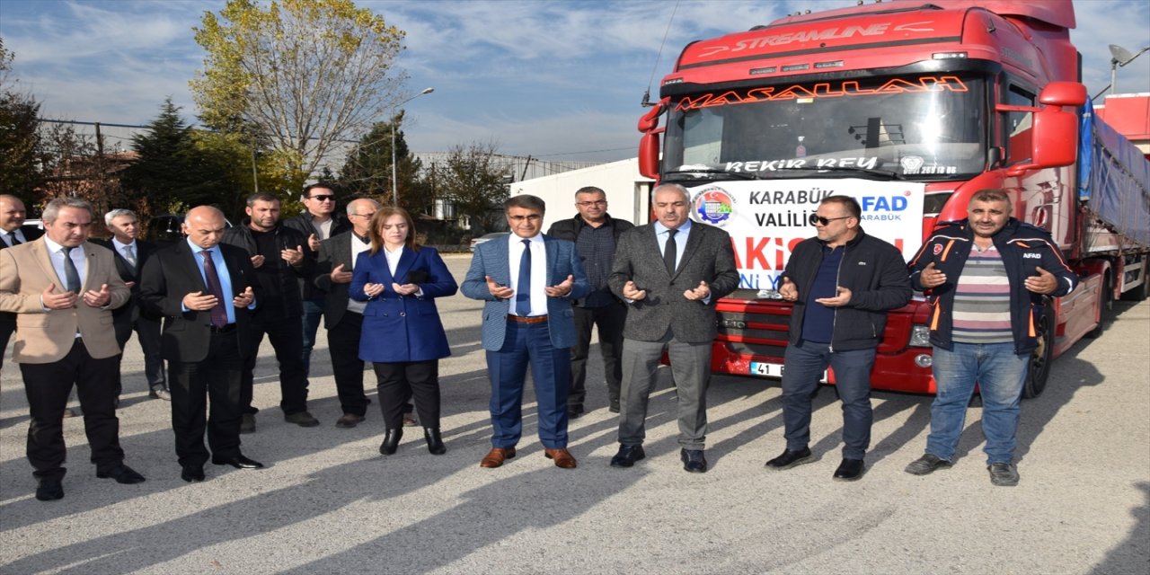 Karabük'ten selden etkilenen Pakistan için yardım tırları yola çıktı.