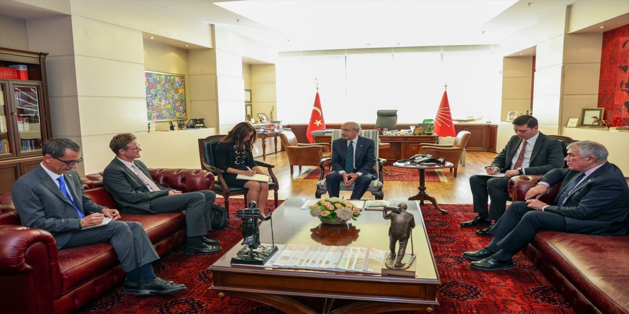 CHP Genel Başkanı Kılıçdaroğlu, AB Türkiye Delegasyonu Başkanı ile görüşme yaptı.