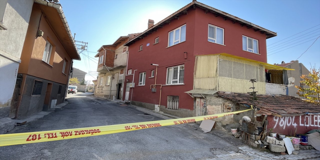 Kütahya'da bir evde patlama yaşandı 3 kişi yaralandı.