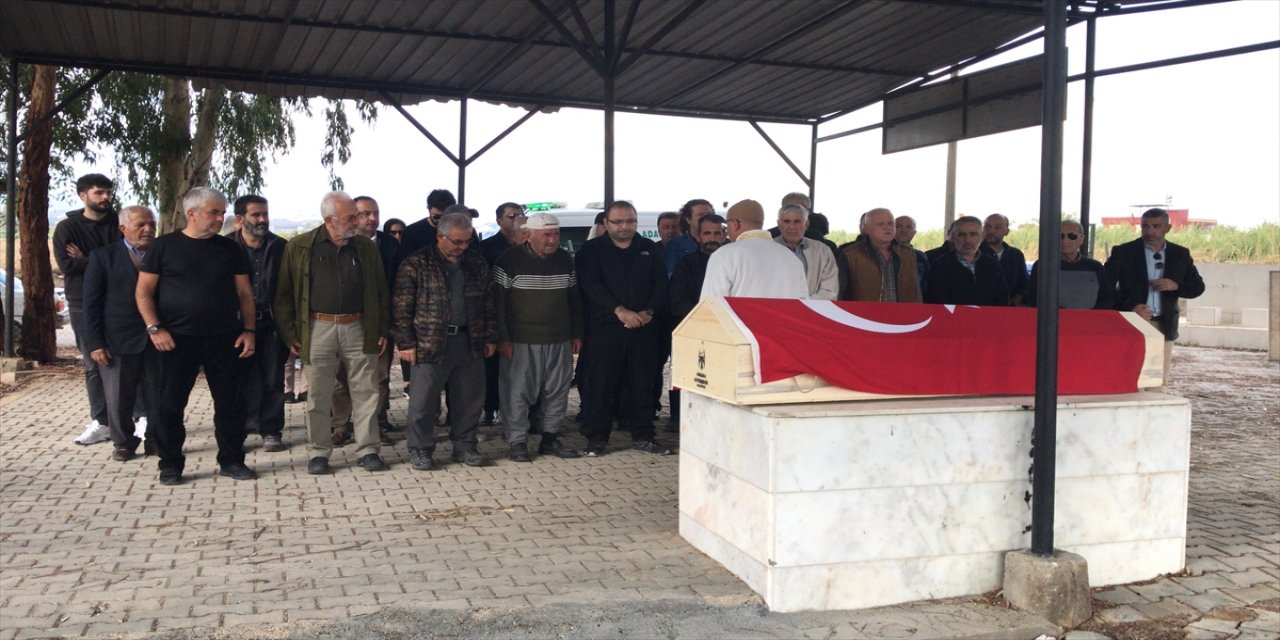 Oyuncu Binnur Kaya'nın babası defnedildi.