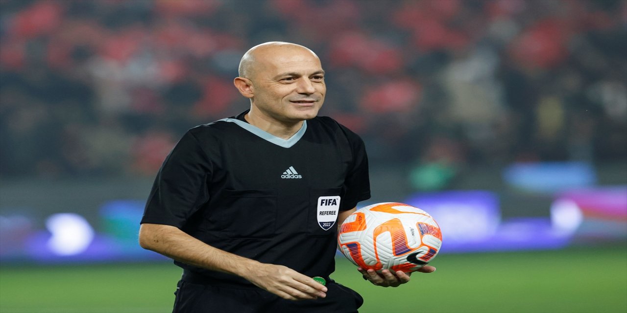 Cüneyt Çakır, Gaziantep'teki milli maçta aktif hakemlik kariyerini noktaladı