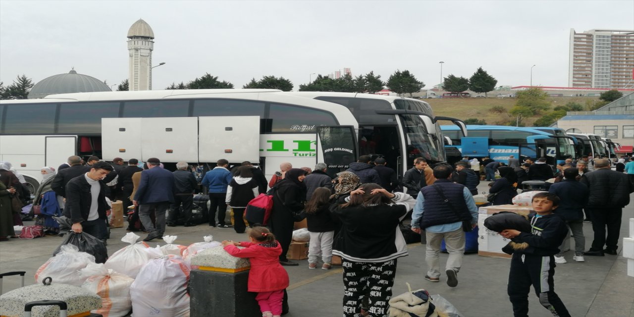 İstanbul'da ara tatil dönüşü otogardaki haraketlilik arttı