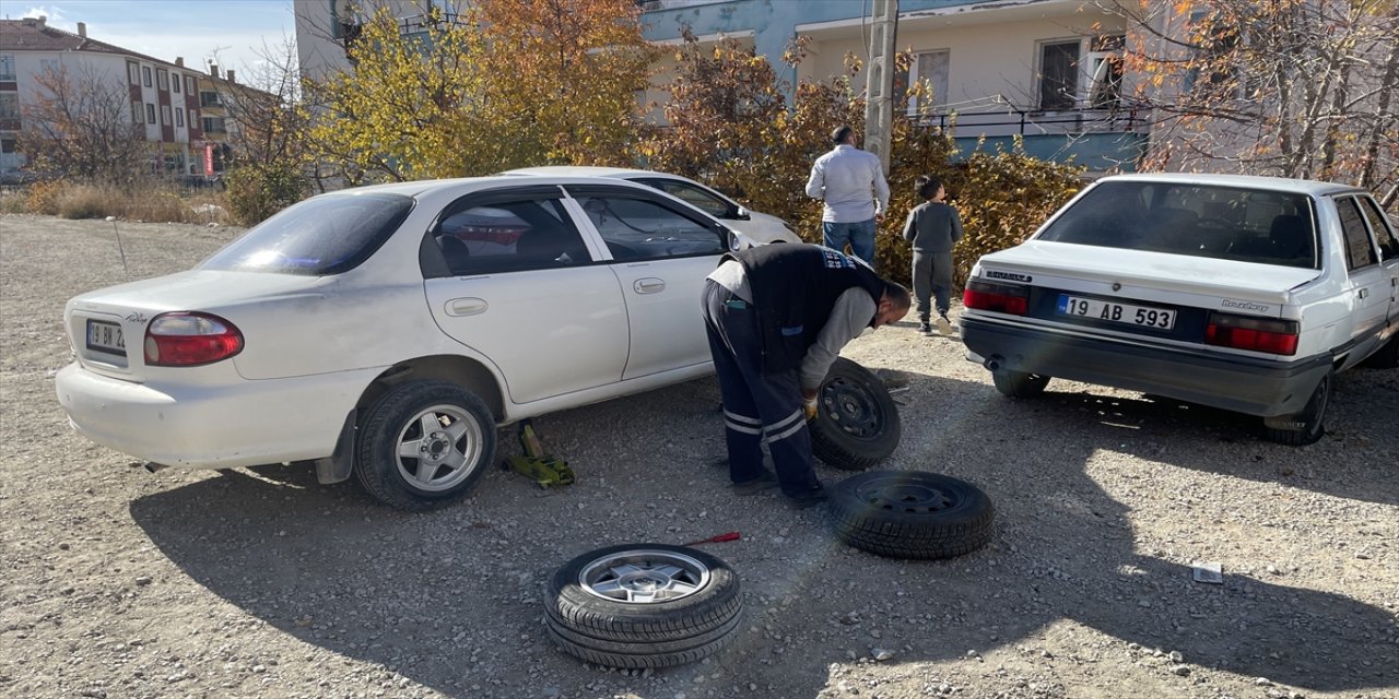Çorum'da 10 araç lastiksiz kaldı.