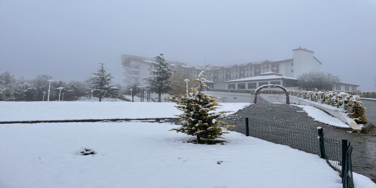 Yozgat'ta kar her tarafı kapladı.