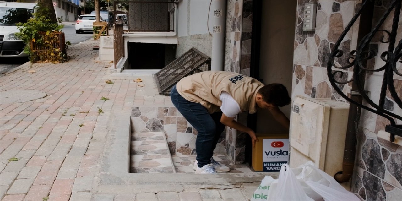 Vuslat Derneğinin "İyilik Vardiyası" ekibi, ihtiyaç sahiplerinin yardımına koşuyor