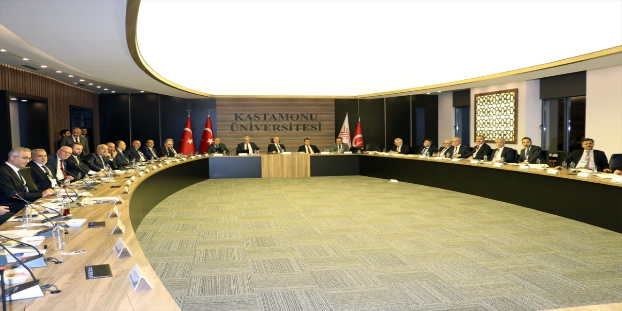 YÖK Başkanı Özvar, Kastamonu'da "İhtisas Üniversitelerinin Genel Değerlendirme Toplantısı"nda konuştu: