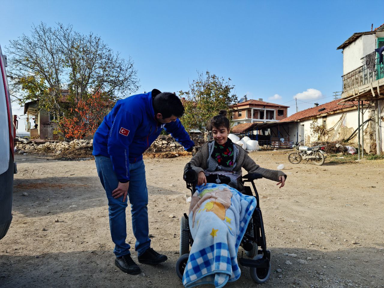Deniz Feneri'nden Akülü Sandalye Yardımı