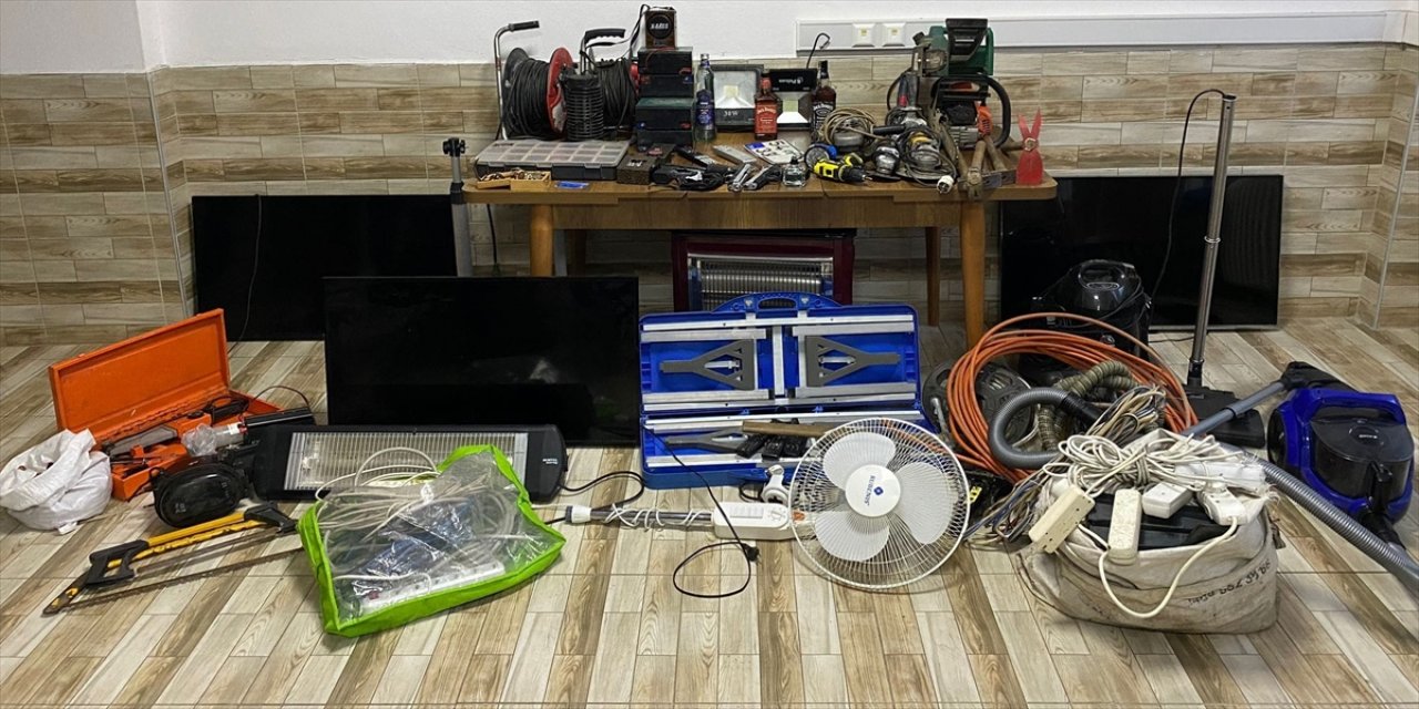 Sakarya'da çaldıkları eşyaları satan bir zanlı tutuklandı