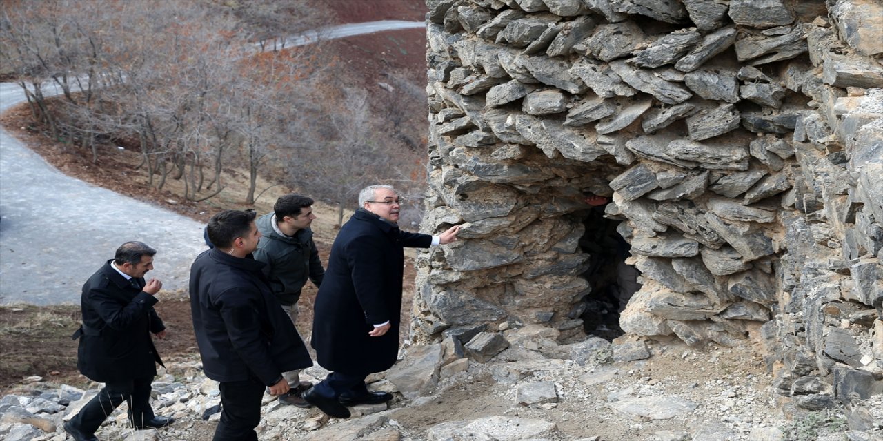 Muş'taki Haspet Kalesi'nin turizme kazandırılması hedefleniyor.
