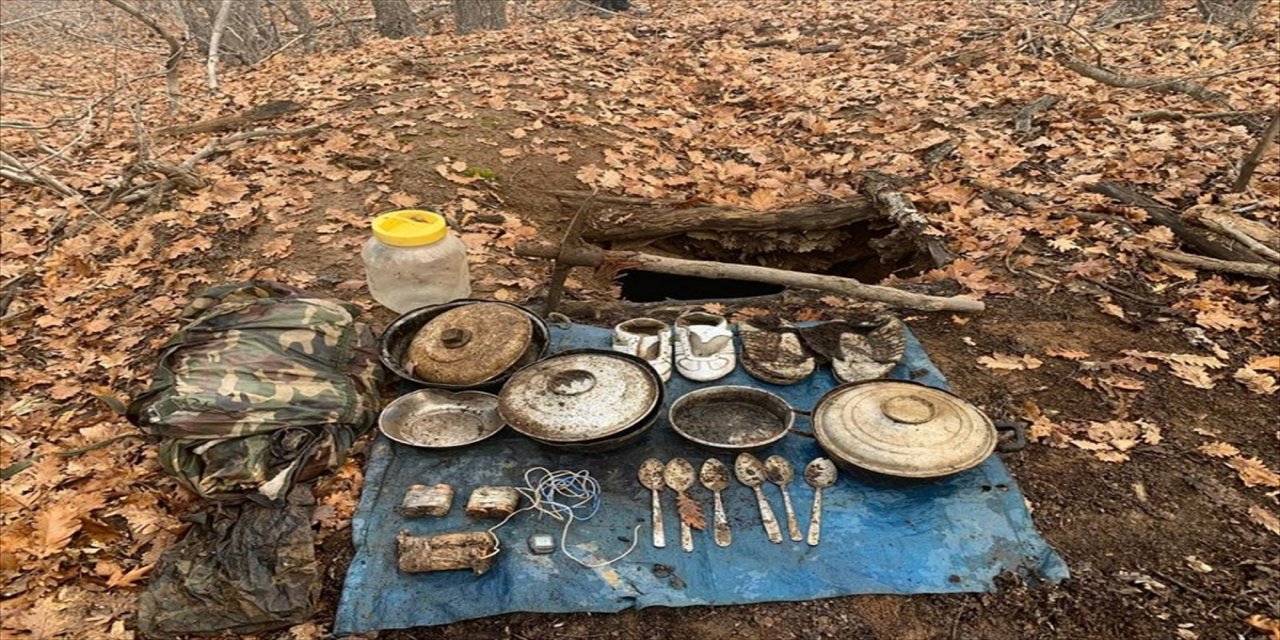 Bingöl'de terör örgütü PKK'ya yönelik operasyonda yaşam malzemeleri ele geçirildi