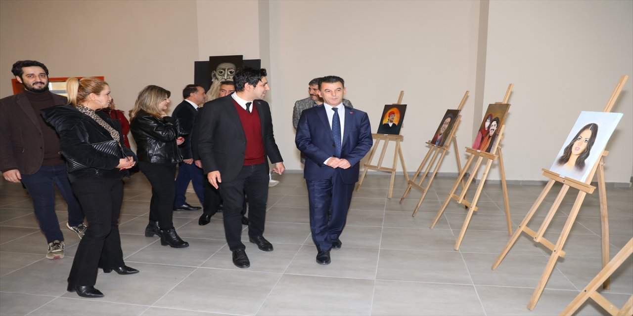 Tekirdağ'da Yeşilçam yıldızlarının resimleri sergilendi.