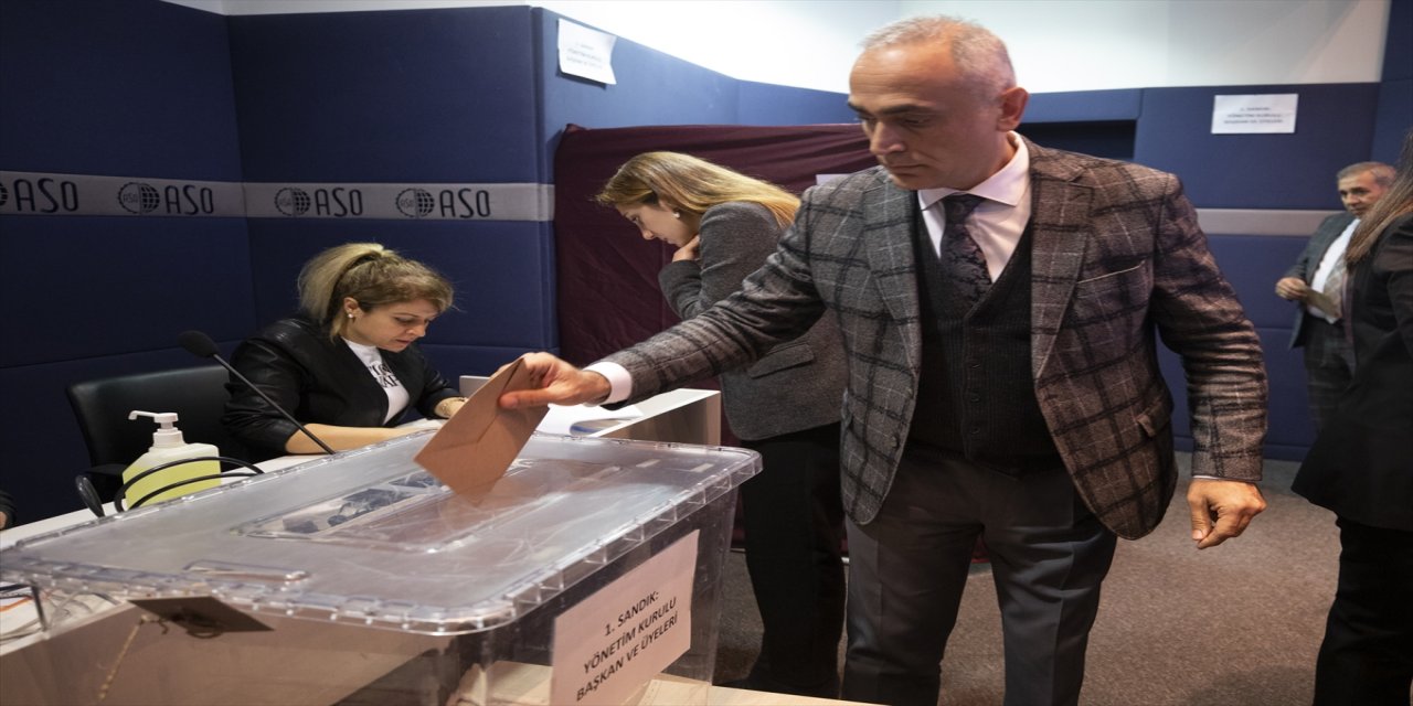 Ankara Sanayi Odası Yönetim Kurulu'nun yeni Başkanı Seyit Ardıç seçildi.