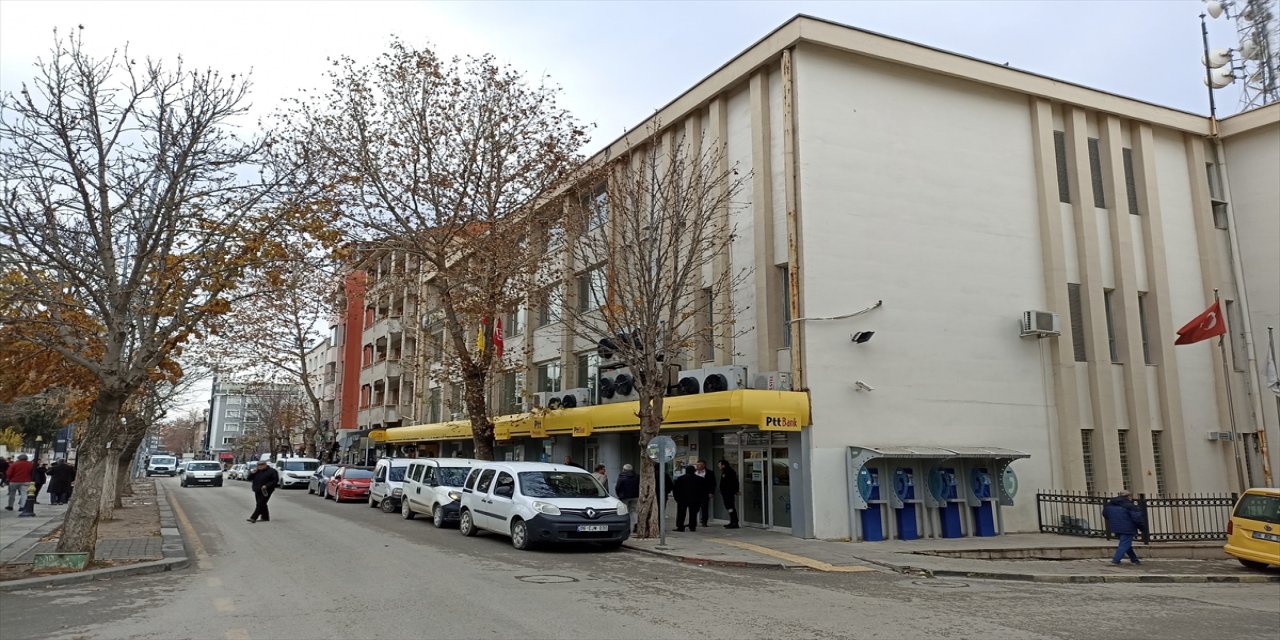 Polatlı'da bir güvenlik görevlisi mesai arkadaşını vurdu.