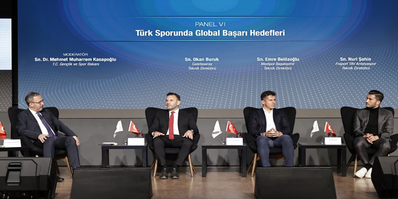 Bakan Kasapoğlu ile teknik direktörler bir arada.