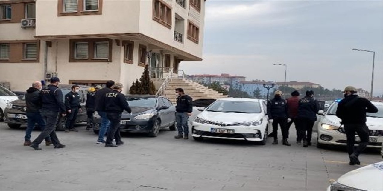 Karabük'te 5 firari hükümlü kişi yakalandı.