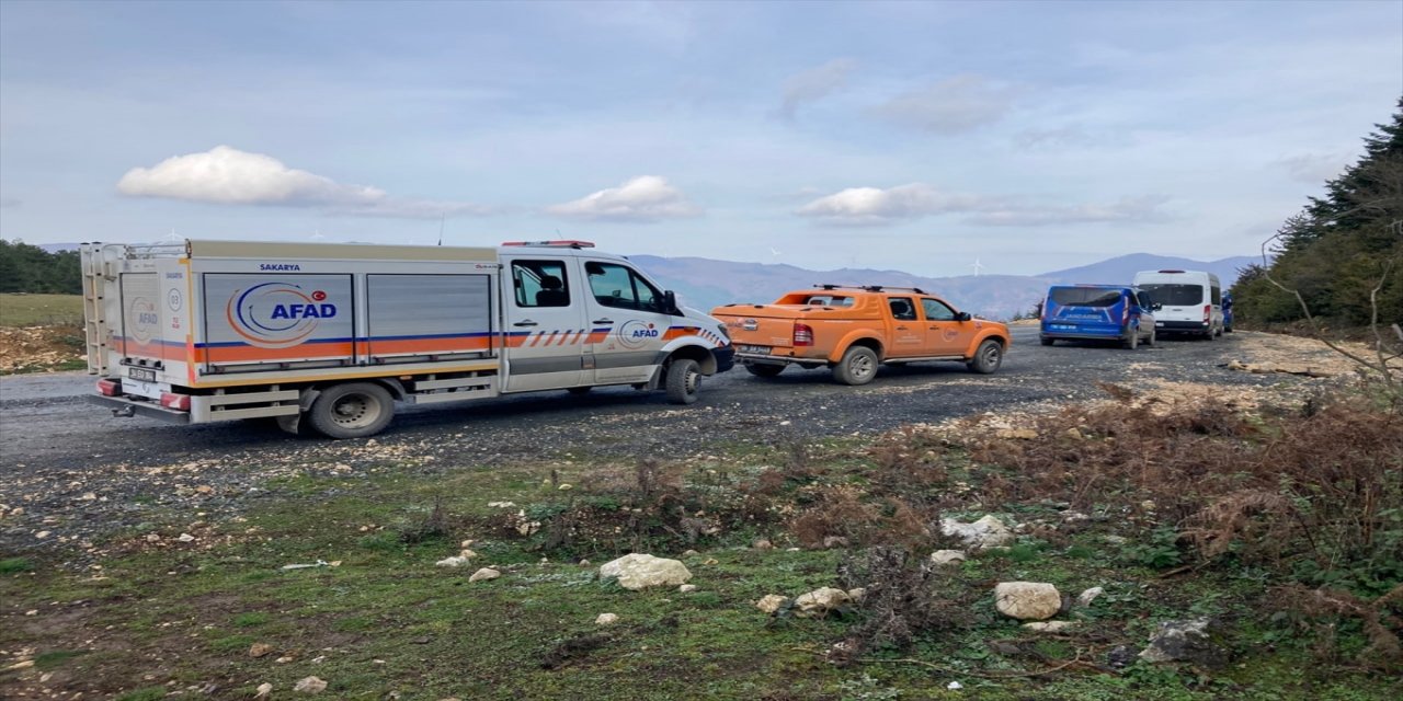 Telefon sinyaline ulaşılan kayıp genç aranmaya devam ediyor.