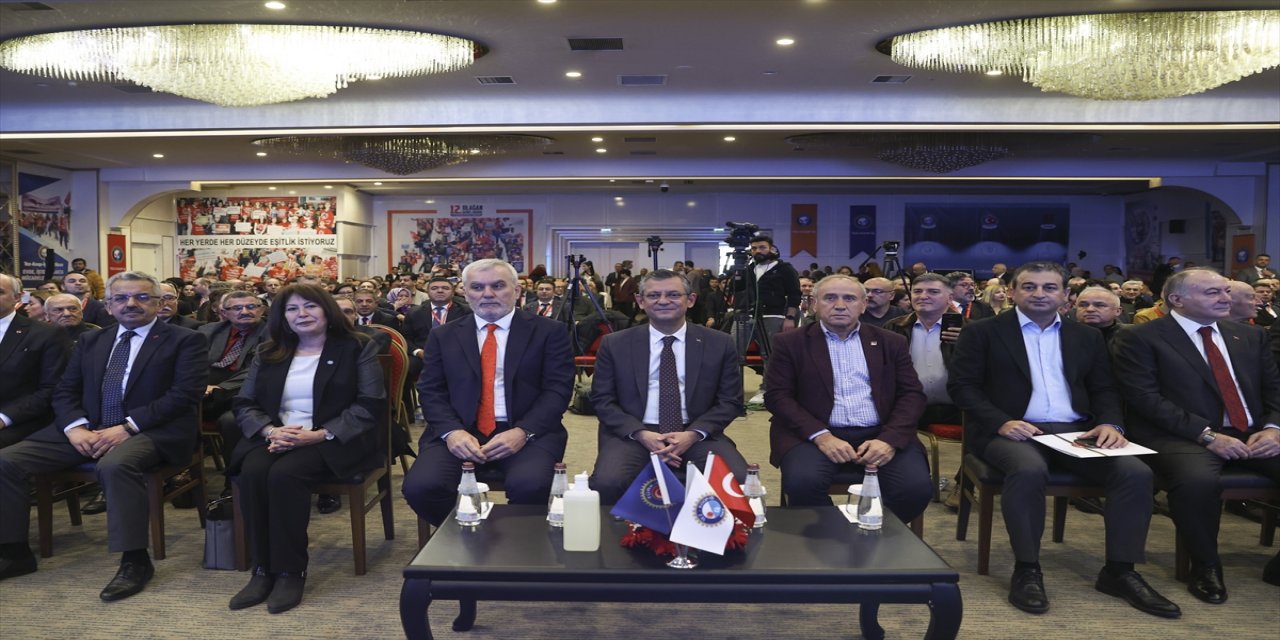 CHP'li Özel, TÜRK-İŞ'in asgari ücret başlangıç rakamı hakkında konuştu.