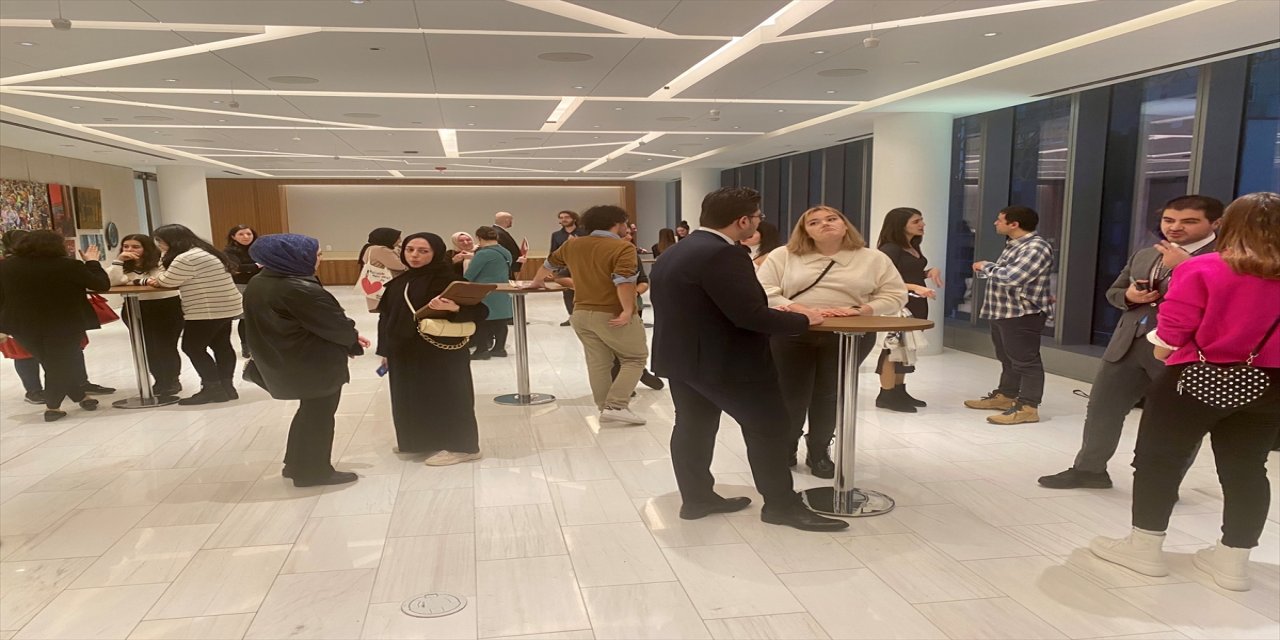 ABD'deki Türk öğrenciler New York Türkevi'nde buluştu.