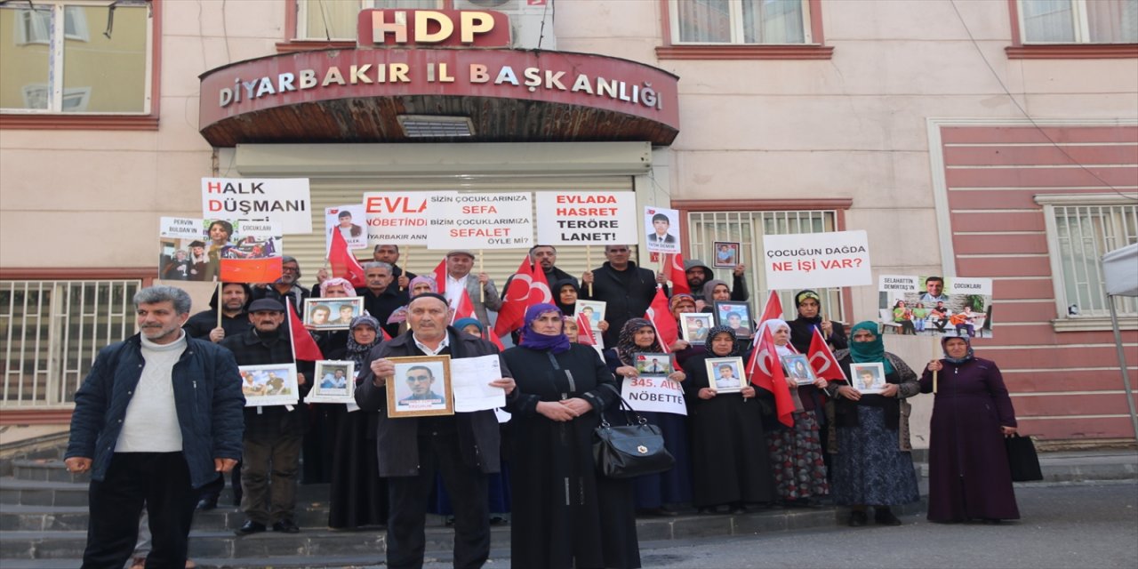 Diyarbakır annelerinin yaptığı oturma eylemine 2 aile daha katıldı.