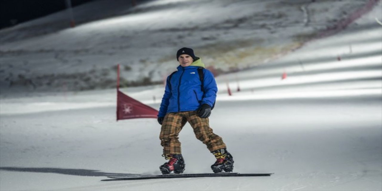 Olimpiyat şampiyonu Galmarini'den Erzurum'da teorik ve pratik snowboard eğitimi
