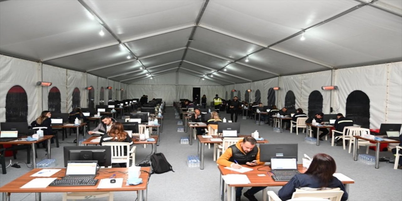 İsdemir'e saat ücretli işe bir günde 2 bin 805 kişi başvuruda bulundu