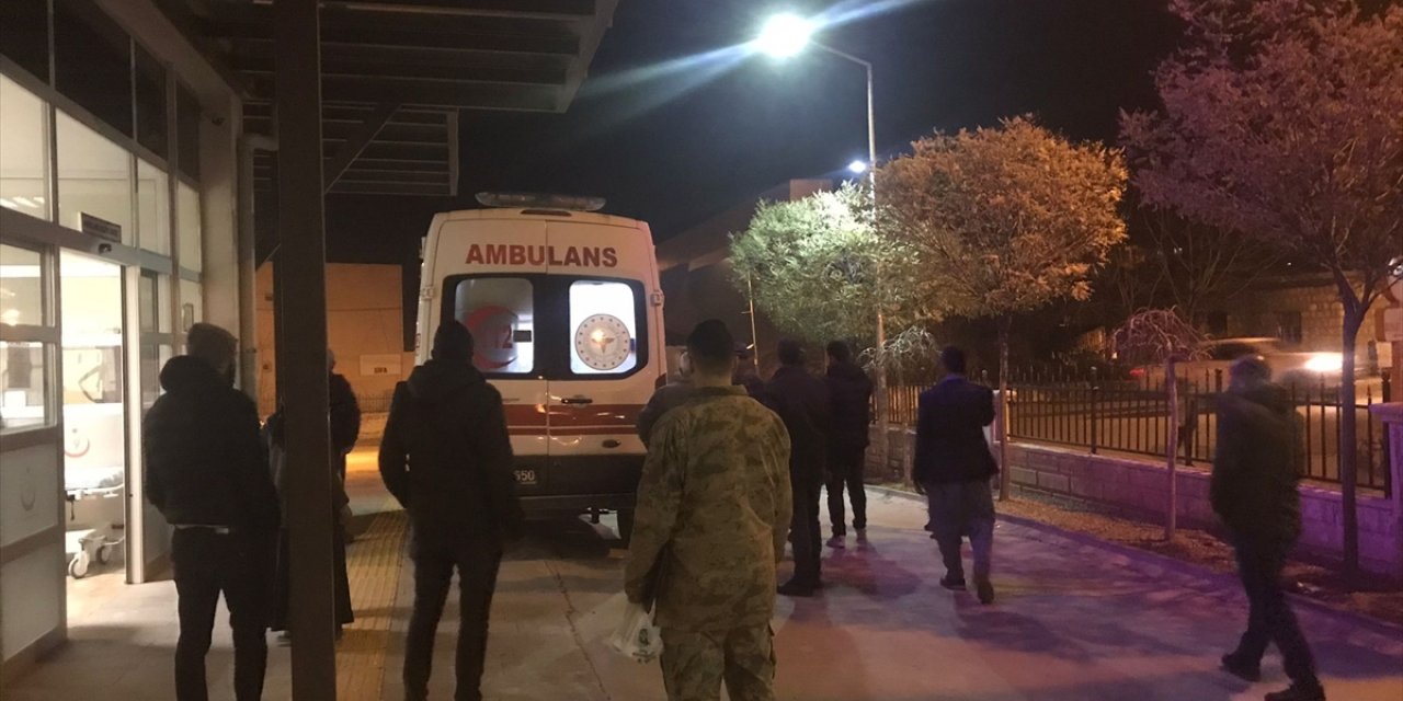 Siirt'te çöken merdivenin altında 1 kişi hayatını kaybetti.