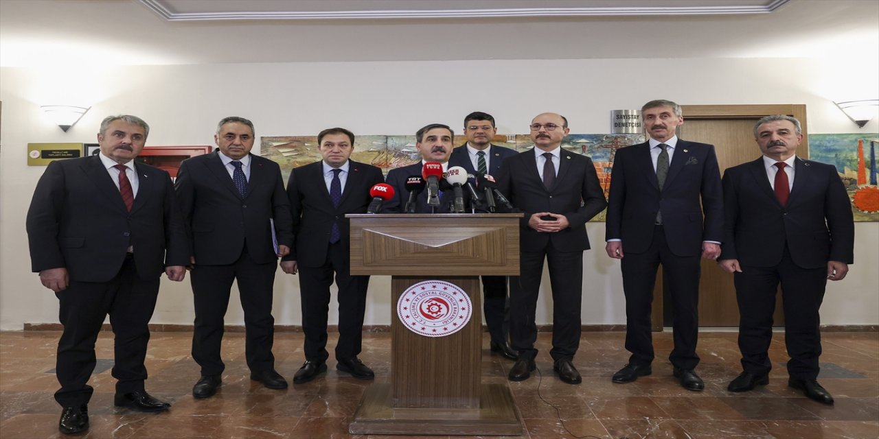 Türkiye Kamu-Sen Genel Başkanı Kahveci memurlara ek zam talep etti.