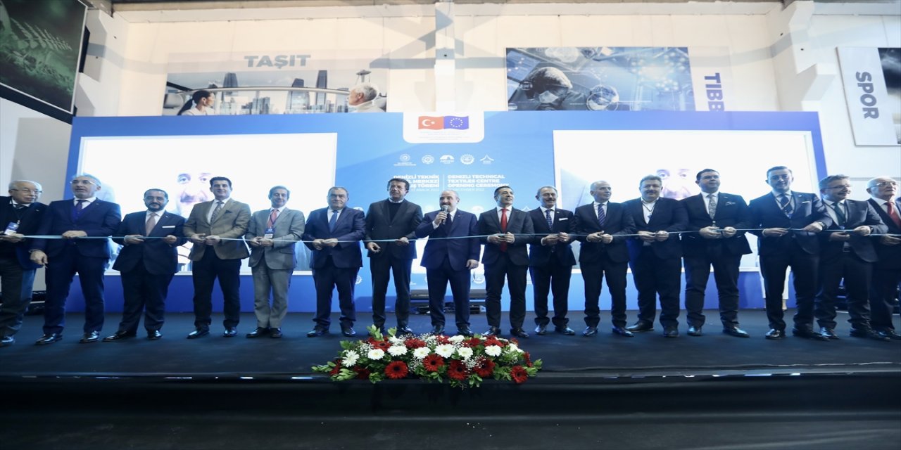 Bakan Varank, Denizli'de Teknik Tekstil Merkezinin açılışına katıldı.