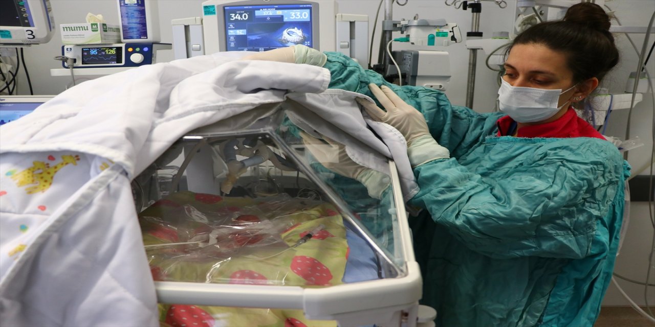Tekirdağ'da 310 gram doğan bebeği yaşaması için mücadele devam ediyor.
