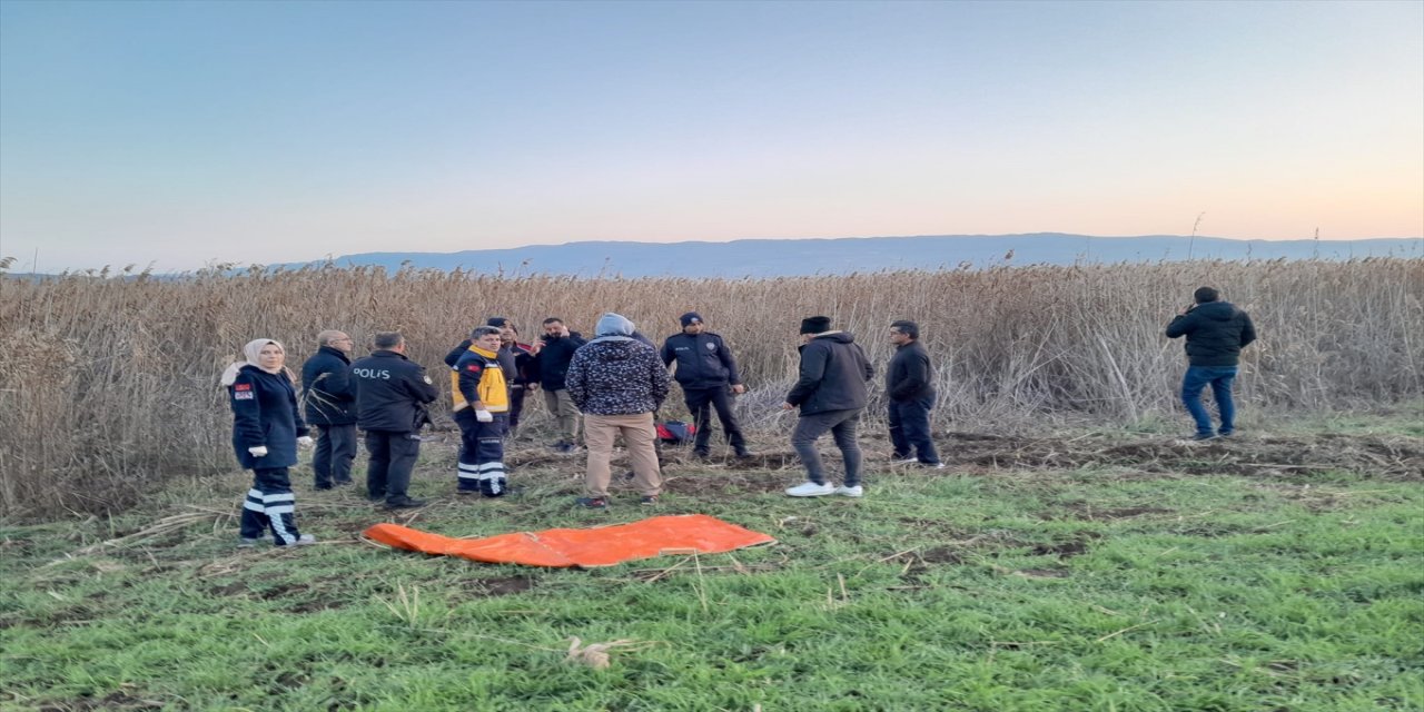 Adıyaman'da sandalın alabora olan 2 kişiyi arama çalışmaları başlatıldı.