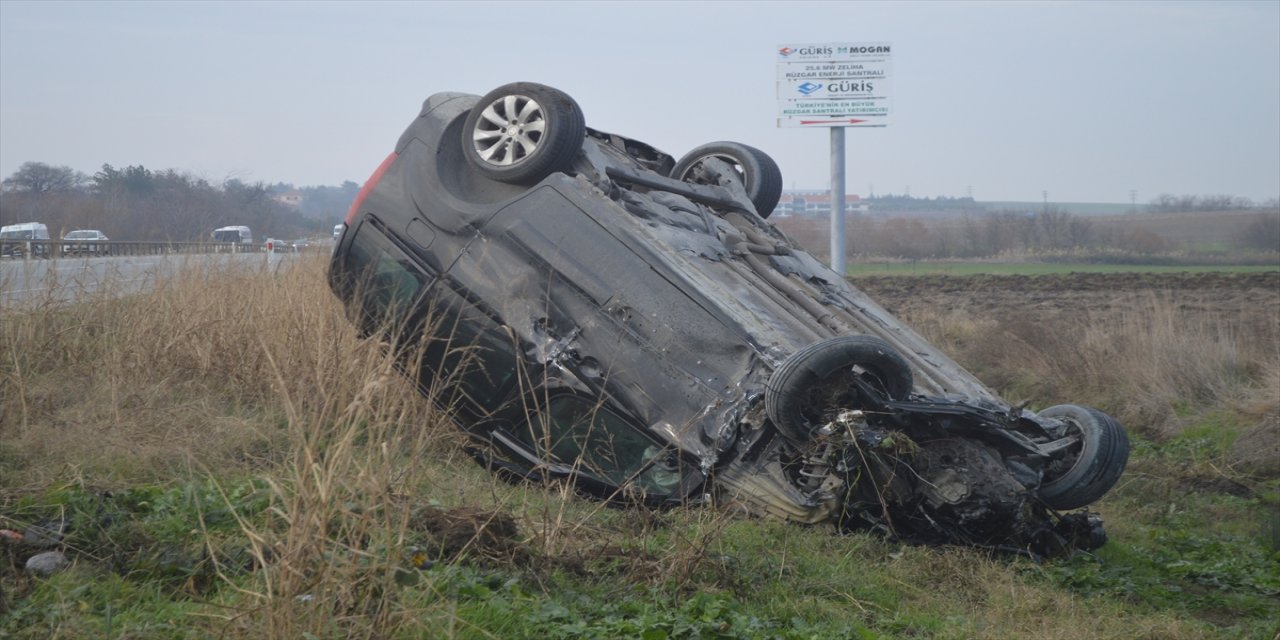 Kırklareli'nde takla atan araçtaki 3 kişi yaralandı.