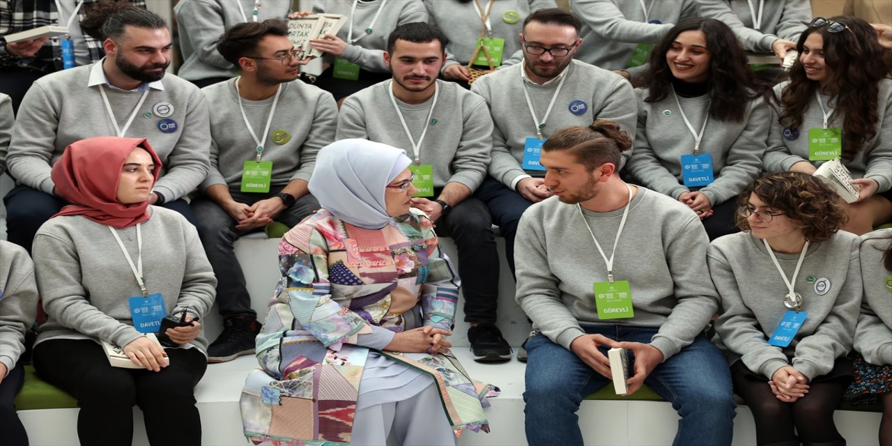 Emine Erdoğan Gençlere seslendi.