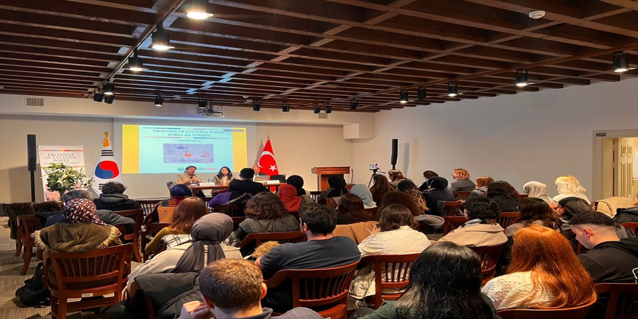Boğaziçi Üniversitesinde Türkiye ve Güney Kore Arasında Kültürel Değişimler Paneli düzenlendi.
