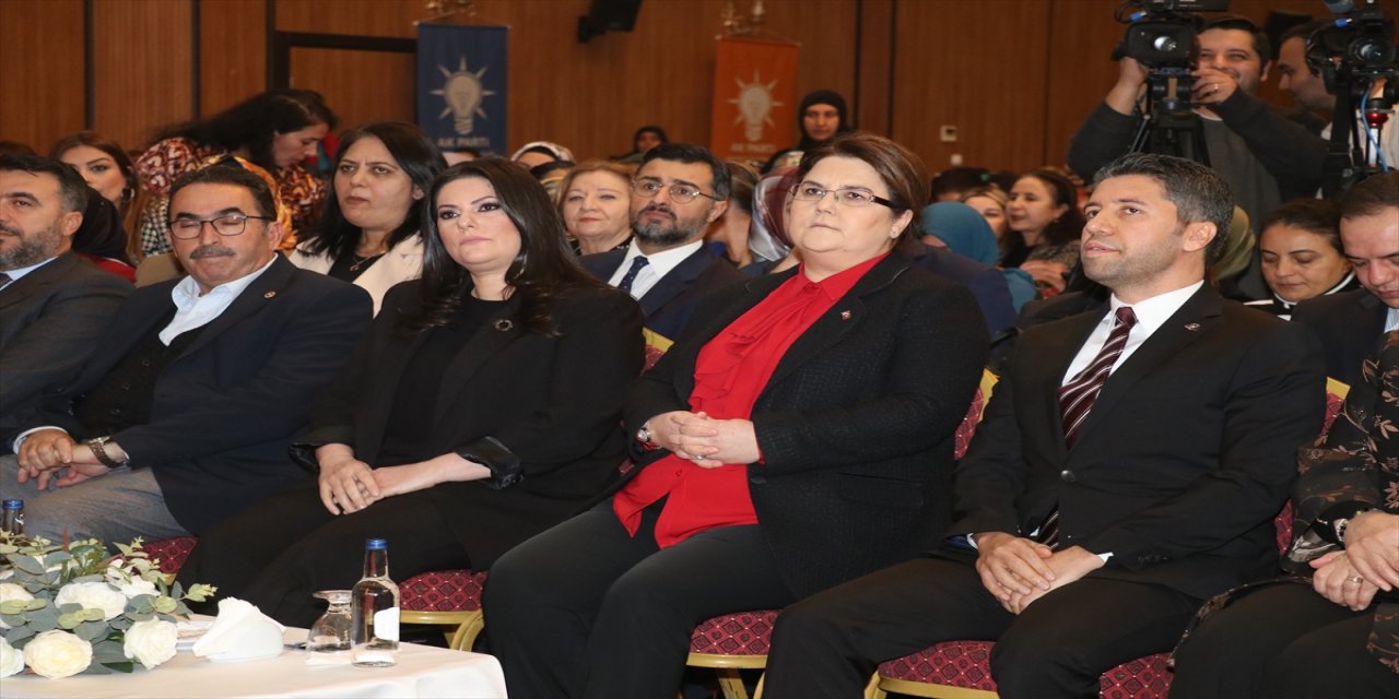 AK Parti Genel Başkan Yardımcısı Jülide Sarıeroğlu Adana'da.