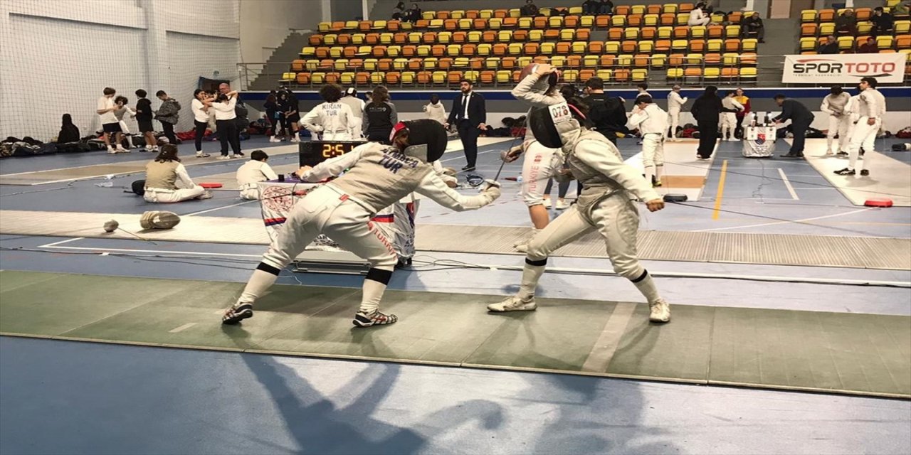 Eskrim 17 Yaş Altı Flöre Federasyon Kupası oynandı.