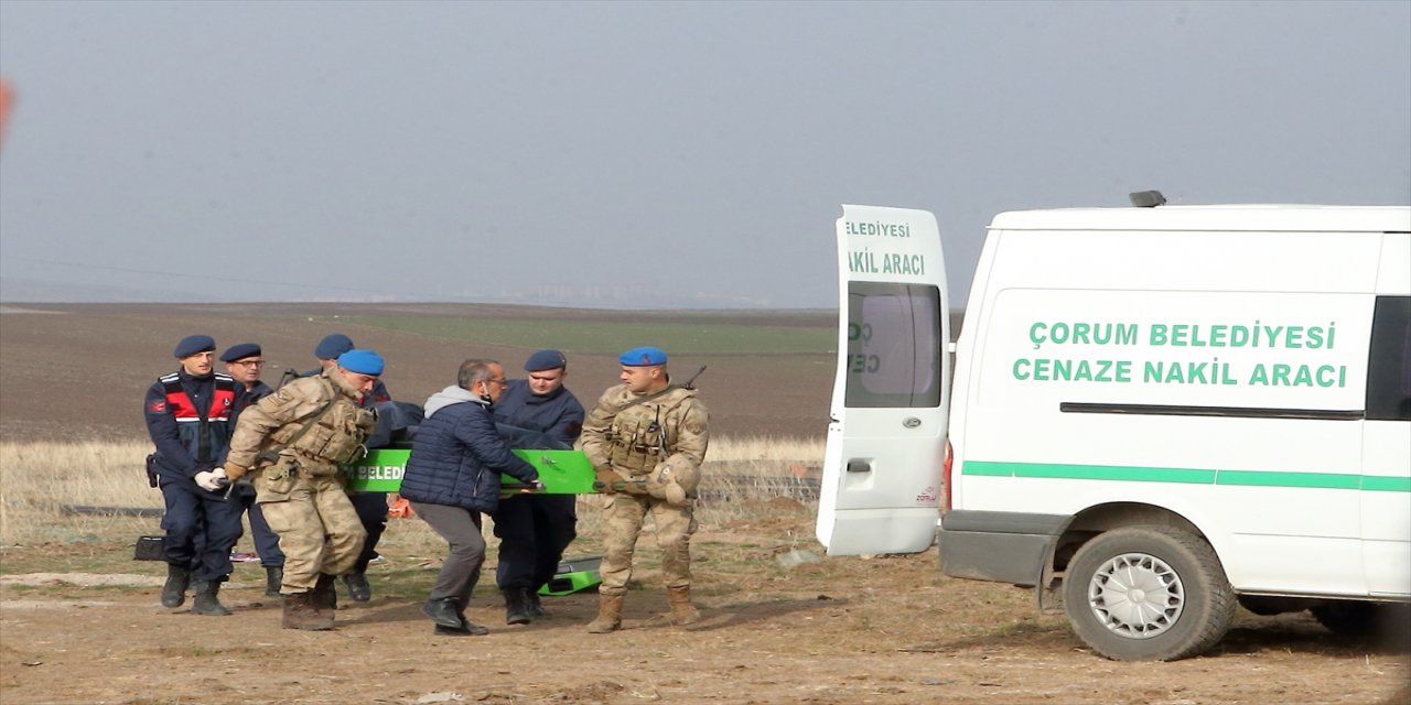 Çorum'da köy muhtarı vurulmuş halde ölü bulundu.