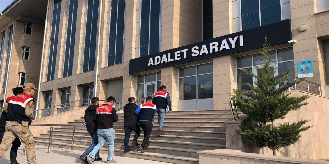 Kırklareli'nde göçmen kaçakçılığı iddiasıyla 2 şüpheli yakalandı