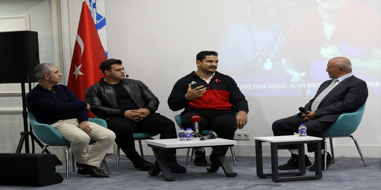 Rıza Kayaalp ve Taha Akgül, Lokman Hekim Üniversitesinde öğrencilerle buluştu