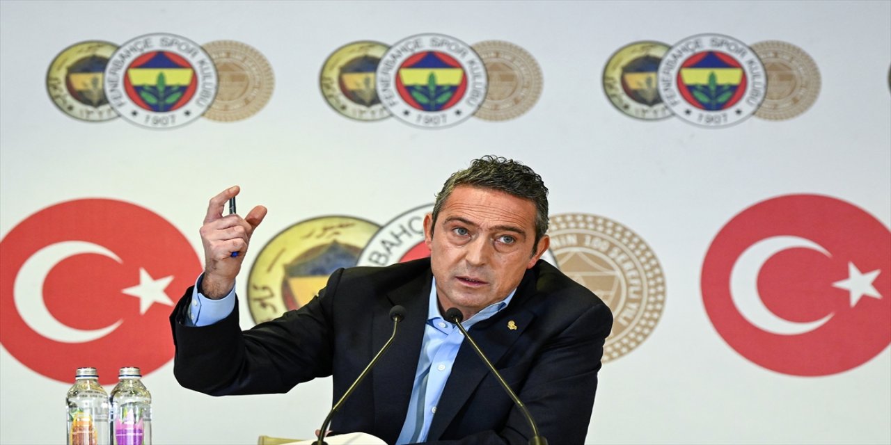 Fenerbahçe Kulübü Başkanı Ali Koç basın toplantısında.