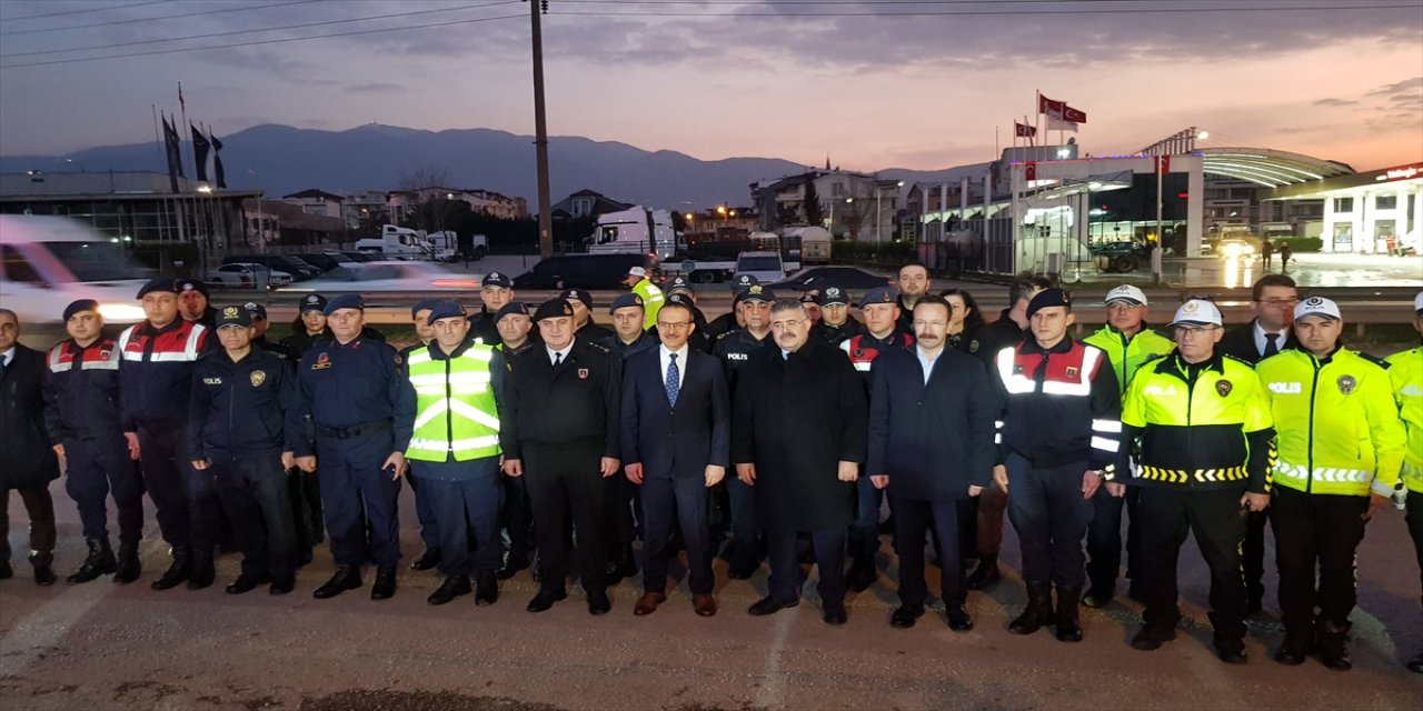 Kocaeli Valisi Yavuz, yılbaşı nöbetindeki personeli unutmadı.