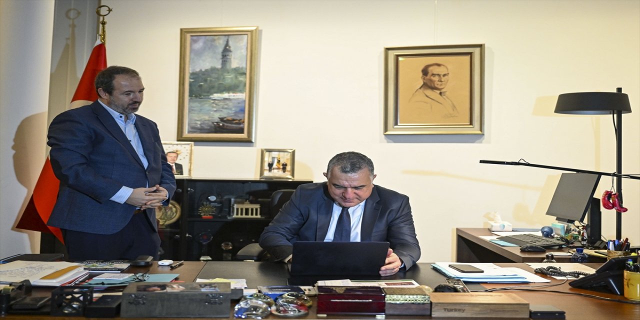 Berlin Büyükelçisi Ahmet Başar Şen, AA'nın "Yılın Fotoğrafları" oylamasına katıldı