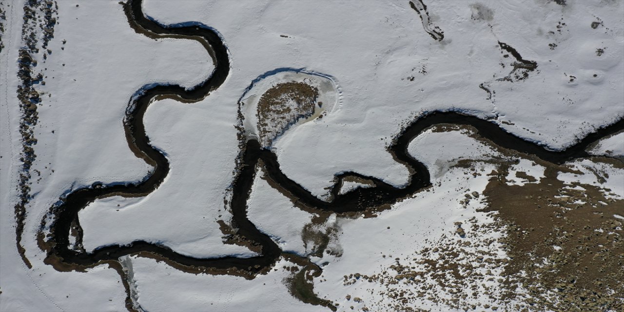 Ağrı'da kar her mevsim farklı güzellikler yansıtıyor.