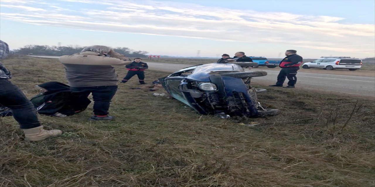 Kırklareli'nde devrilen otomobildeki 3 kişi yaralandı