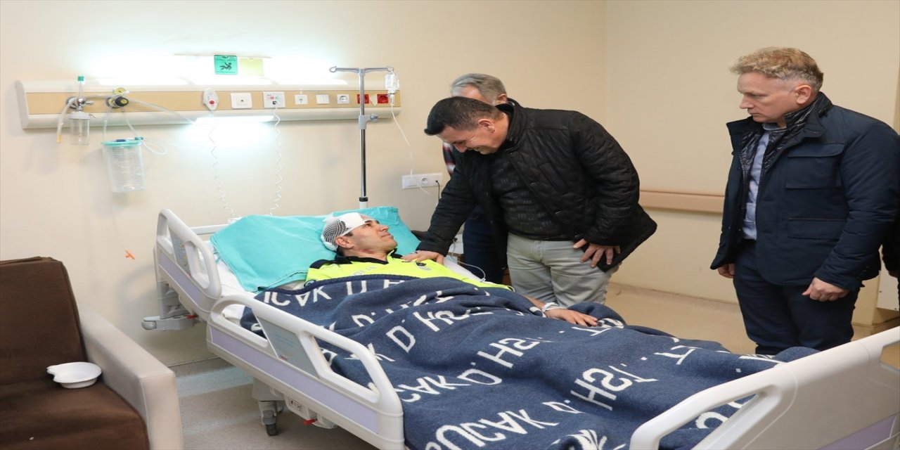 Burdur'da dur ihtarına uymayan sürücü, aracıyla çarptığı polisi yaraladı