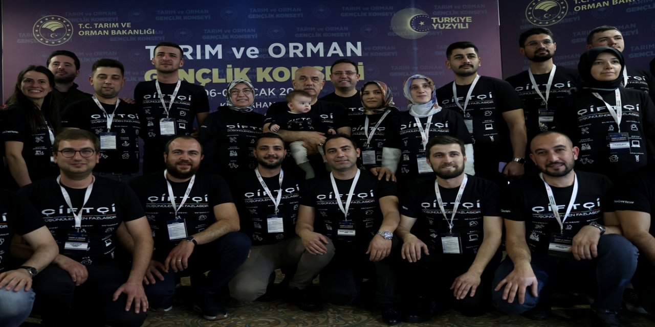 Bakan Kirişci, Tarım ve Orman Gençlik Konseyi toplantısında.